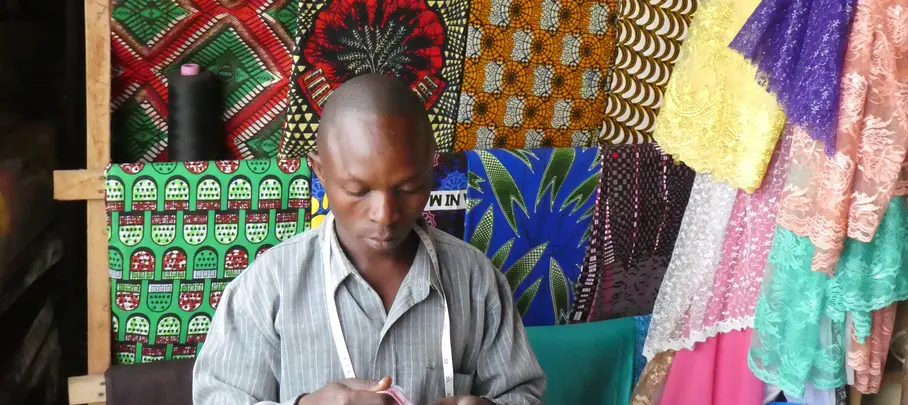 Kledingmaker in Uganda
