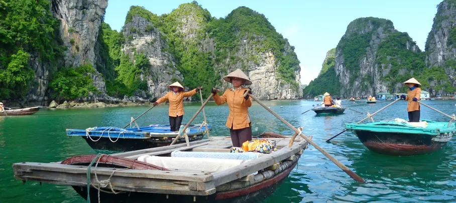 Vissers in Halong Bay