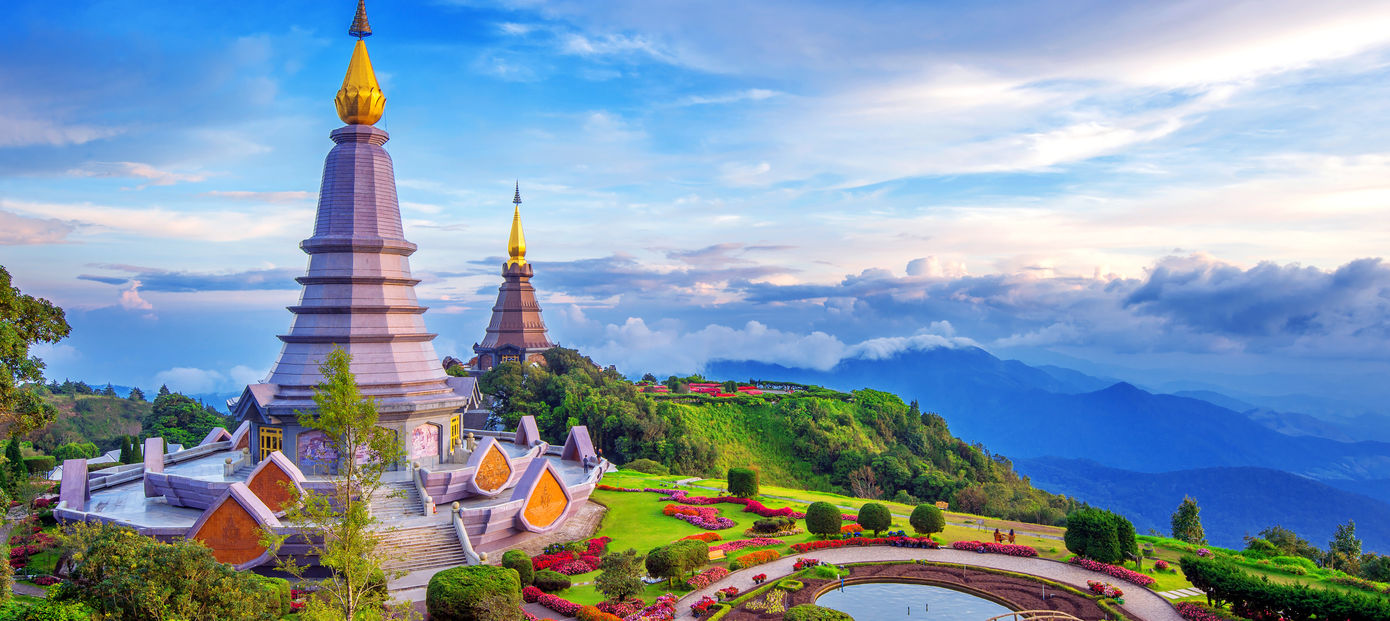 Watervallen, dorpen en tempels in Doi Inthanon National Park - Chiang ...