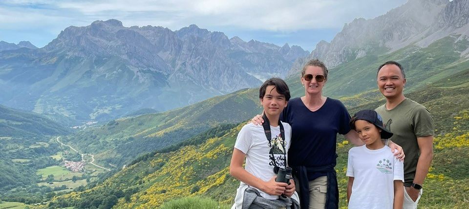 Gezin met uitzicht in De Picos, Spanje