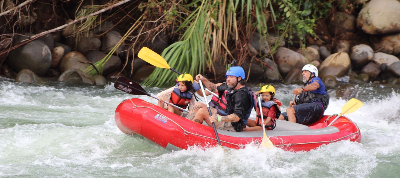 Raften met kinderen in Costa Rica