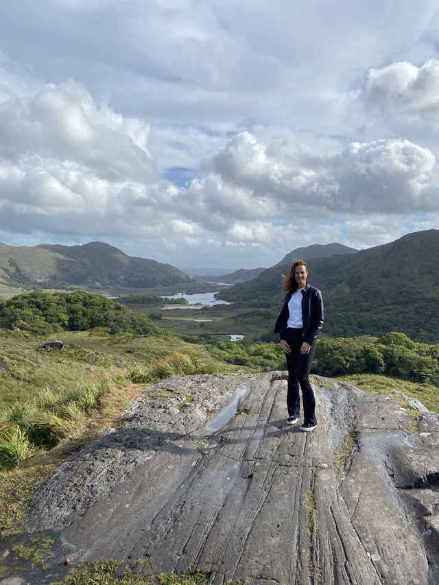 Reisspecialist Diana bij Ladies View aan de Ring of Kerry