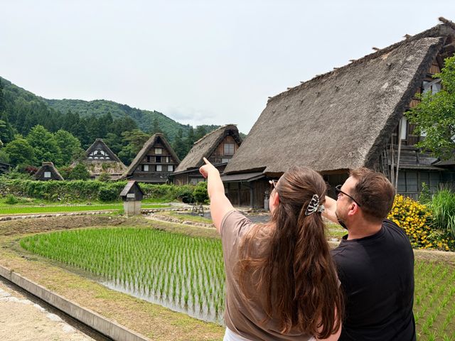 Wijzen naar een oude boerderij in Shirakawago