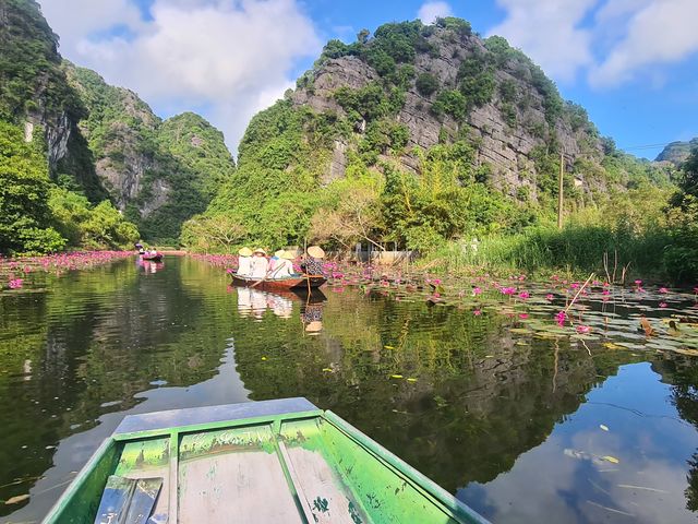 Boottocht door de 'Droge Baai van Halong'
