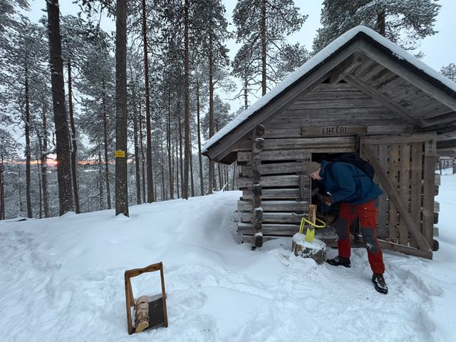 Houthakken bij een Kota in Lapland