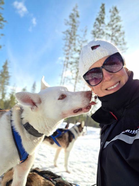 Husky met reisspecialist Miranda in Lapland, Finland