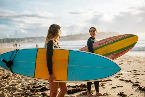 Surfen op Bondi Beach in Sydney
