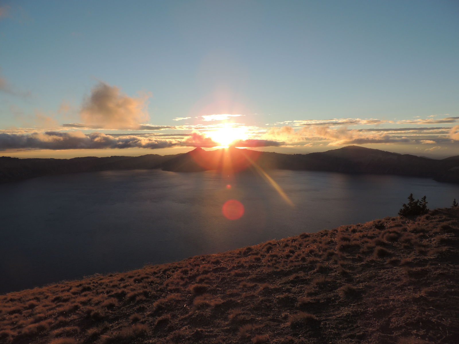 Zonsondergang bij Crater Lake