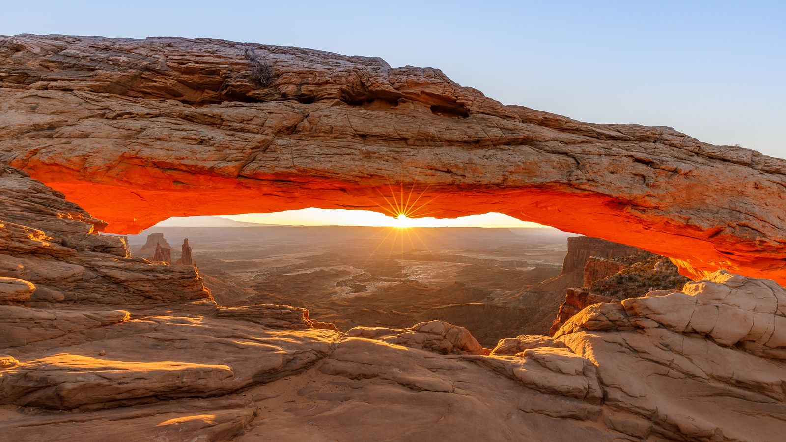 Mesa Arch bij zonsopgang in Canyonlands NP