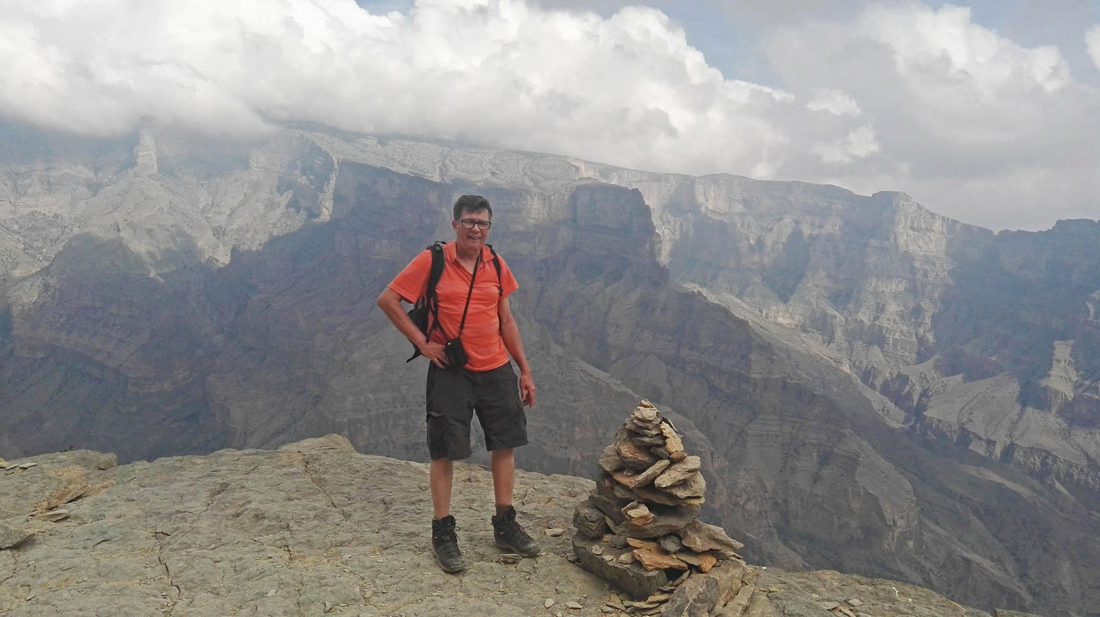 Reiziger Michel bij de Jebel Akhdar