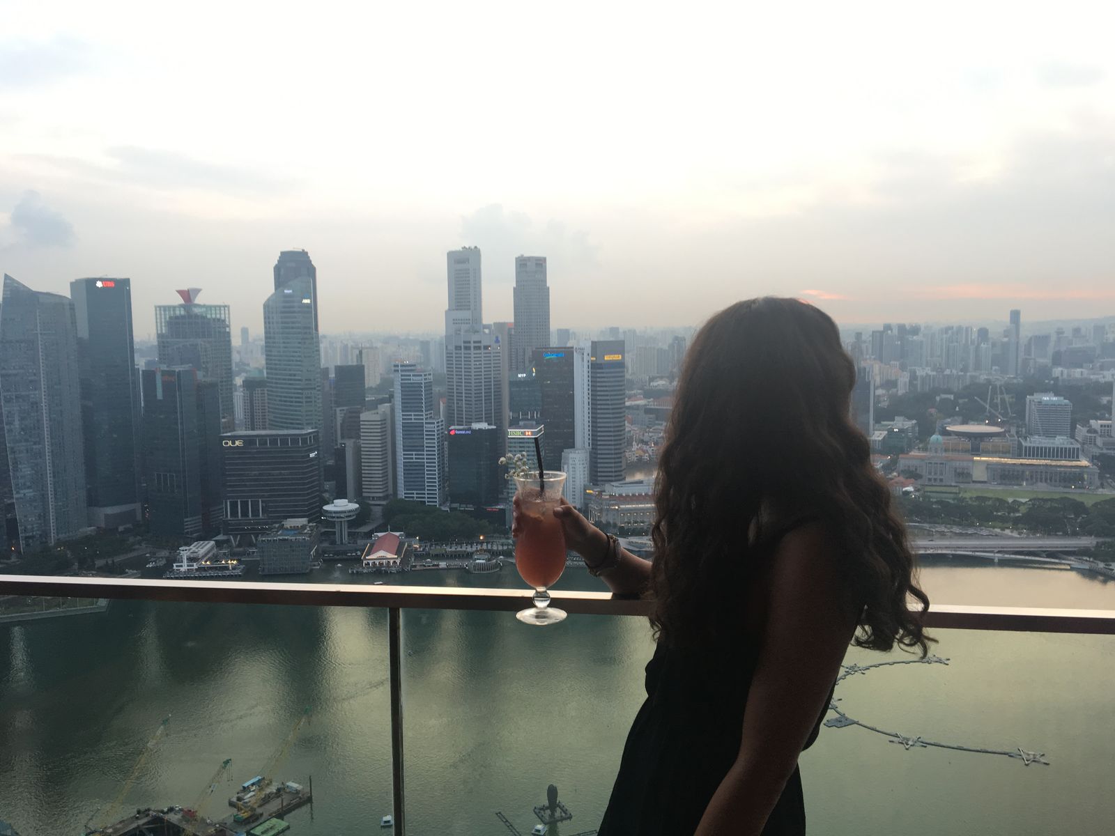 Cocktails drinken in het Marina Bay Sands, Singapore