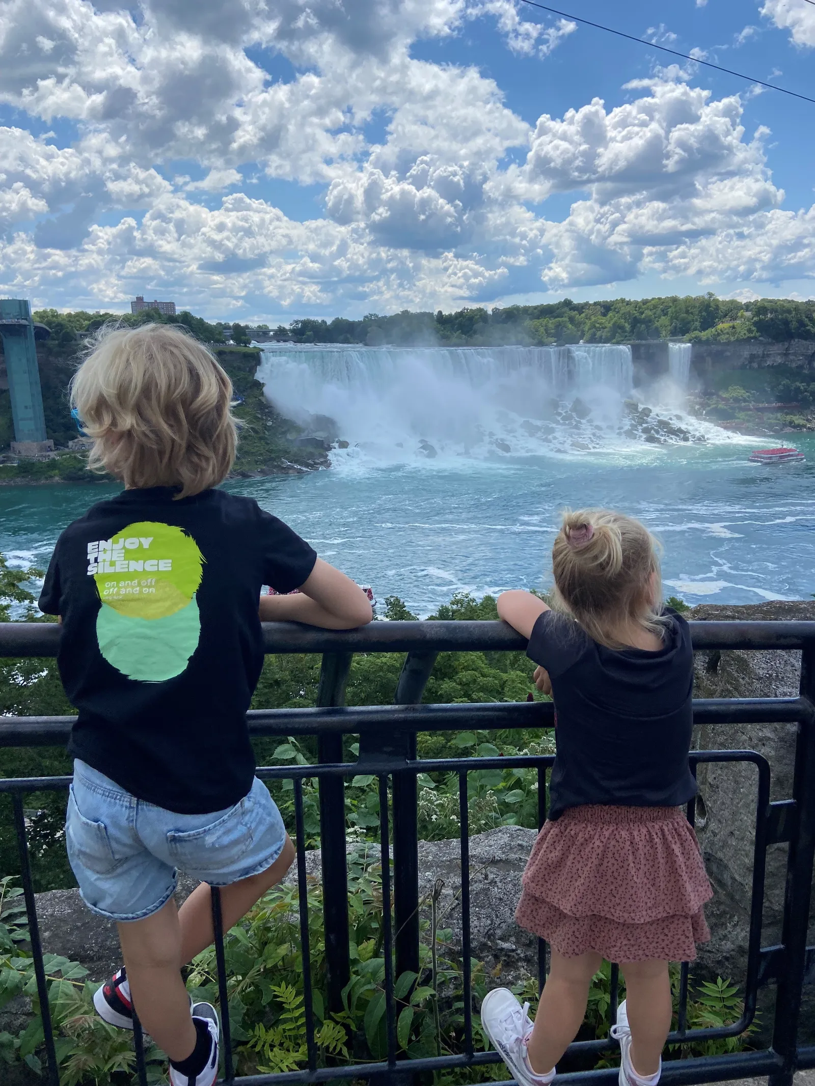 Familie voor Amerika, Niagara Falls