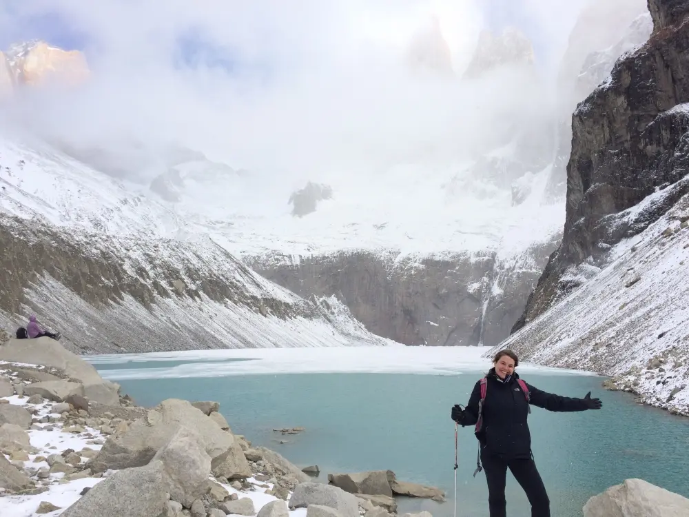 Reisspecialist Anouk bij de Base of the Towers in Torres del Paine