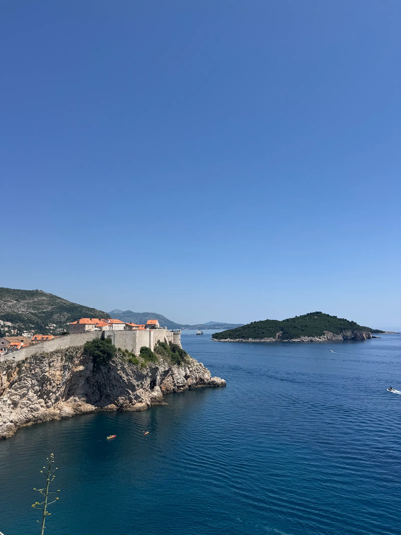 Uitzicht op zee vanuit Dubrovnik, Kroatië