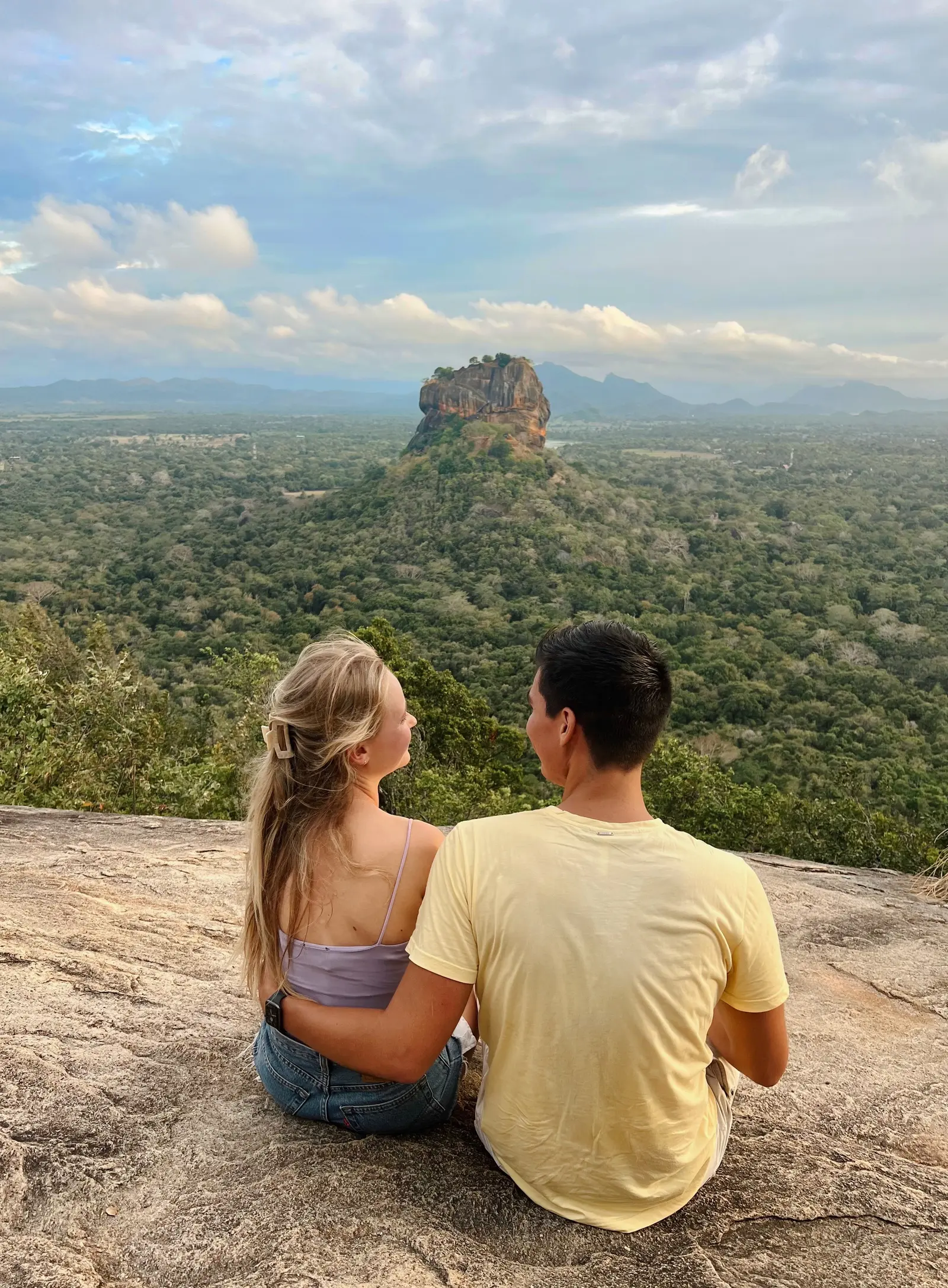 Uitzicht op leeuwenrots Sigiriya