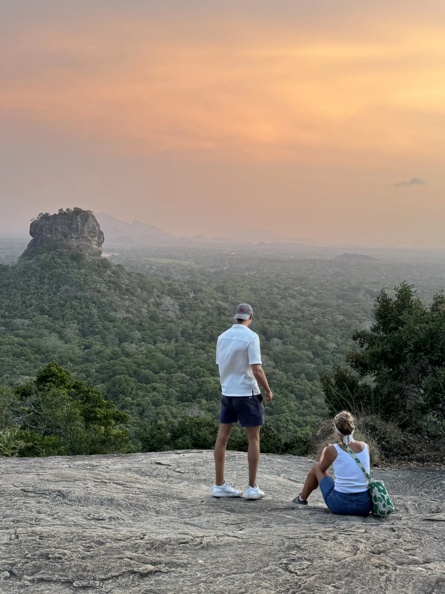 zonsondergang in Sigiriya Sri Lanka