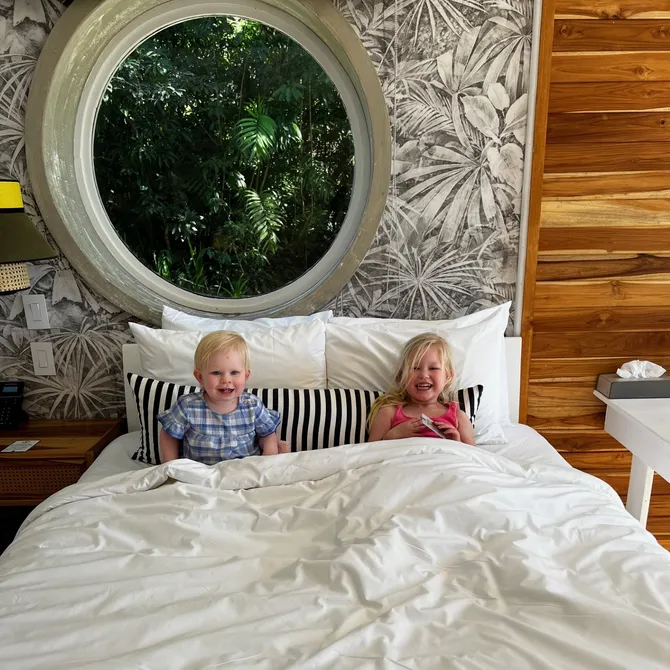 Twee kindjes slapen in Monteverde