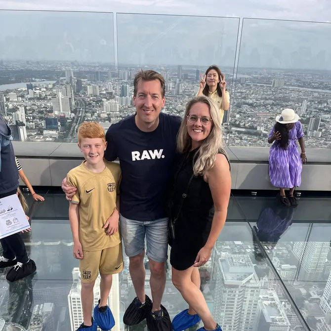 Gezinsreizenexpert Anna met haar gezin in Bangkok