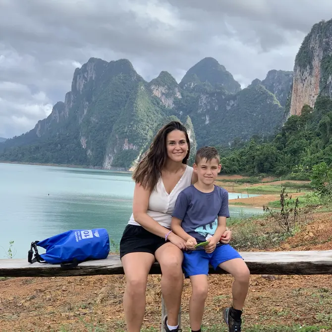 Liesbeth en haar zoon in Thailand