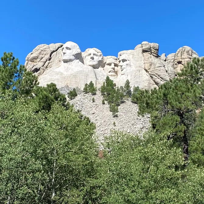 Sculpturen in Mt. Rushmore van vier iconische presidenten
