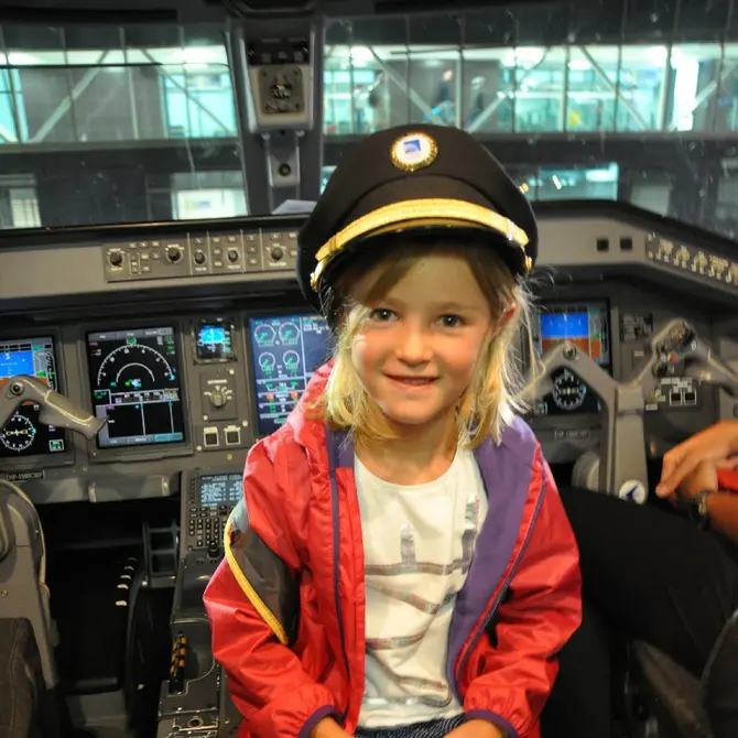 Meisje in de cockpit
