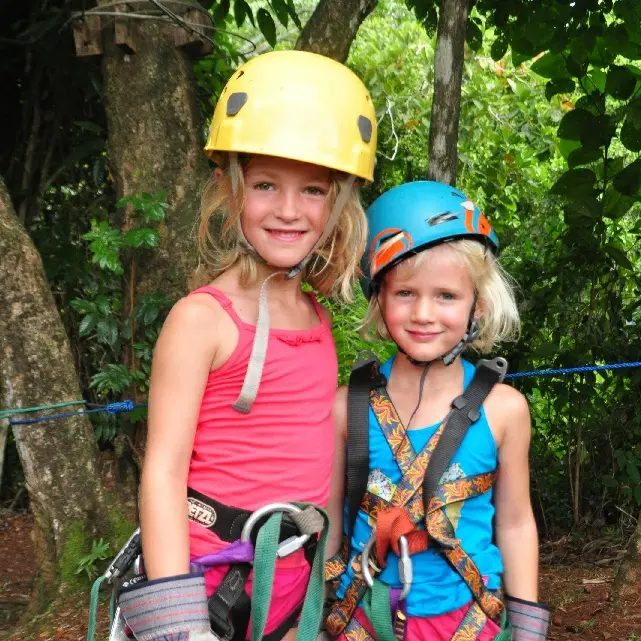 Kinderen in de jungle in Costa Rica