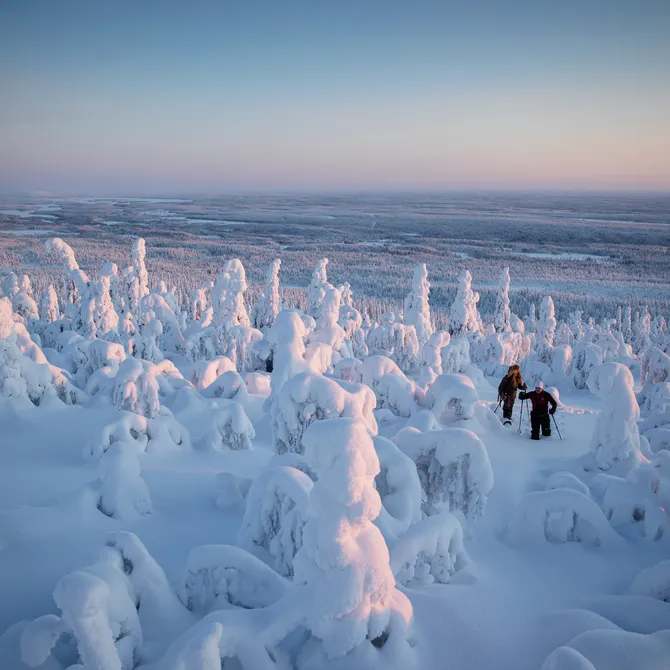 Wandelen met sneeuwschoenen in Ruka