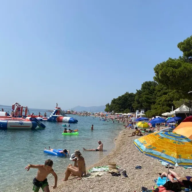 Aan het strand bij Makarska
