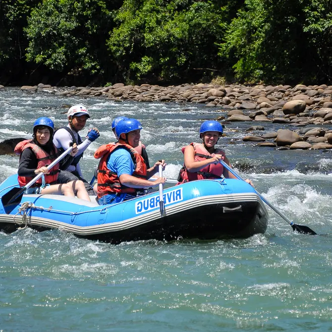 Raften op de Kiulu rivier