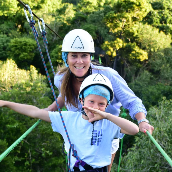Lopen over hangbruggen op Mauritius