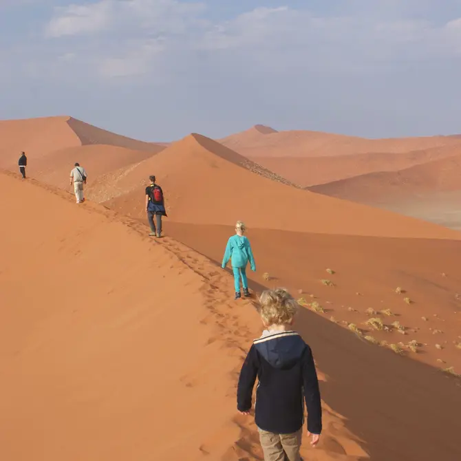 Kids in de woestijn van Sossusvlei