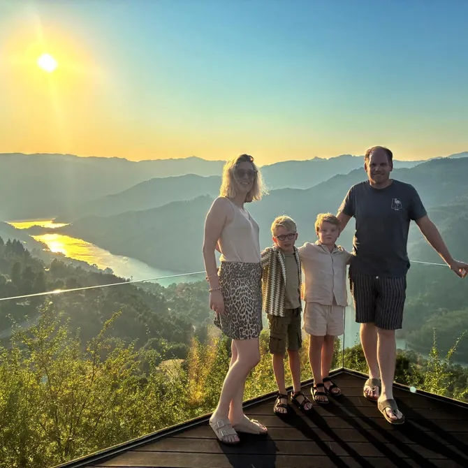 Zonsondergang bij rivier in Nationaal park Peneda-Gerês