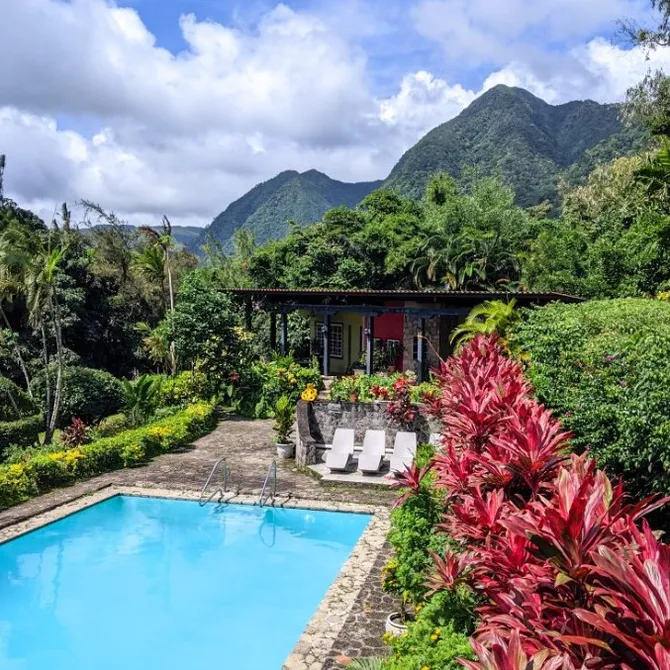 Golden Frog Inn in El Valle