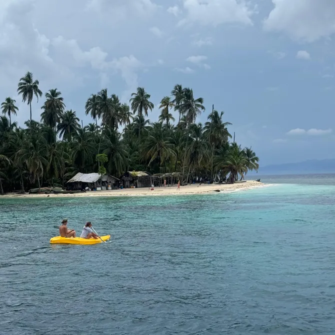 Kanoën bij San Blad eilanden