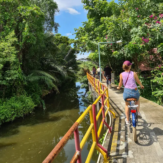 Femke op fietstour in Bangkok
