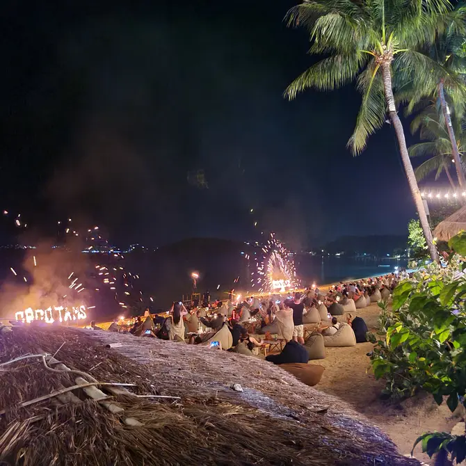 Vuurwerkshow op het strand, Koh Samui