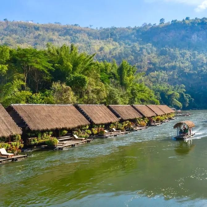Drijvend hotel in de River Kwai