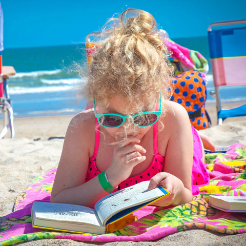 Lezen op het strand