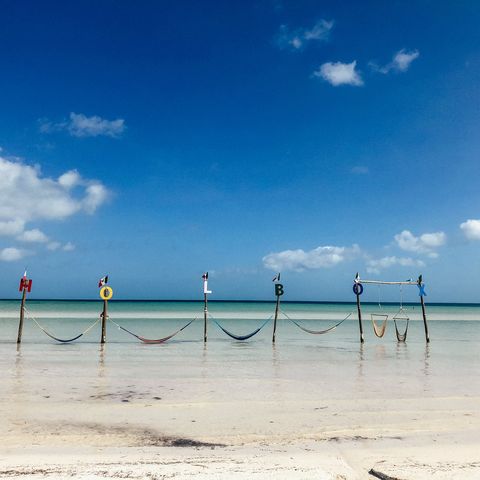Hangmatten in het water in Holbox