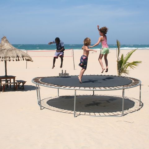 Spelen op het strand