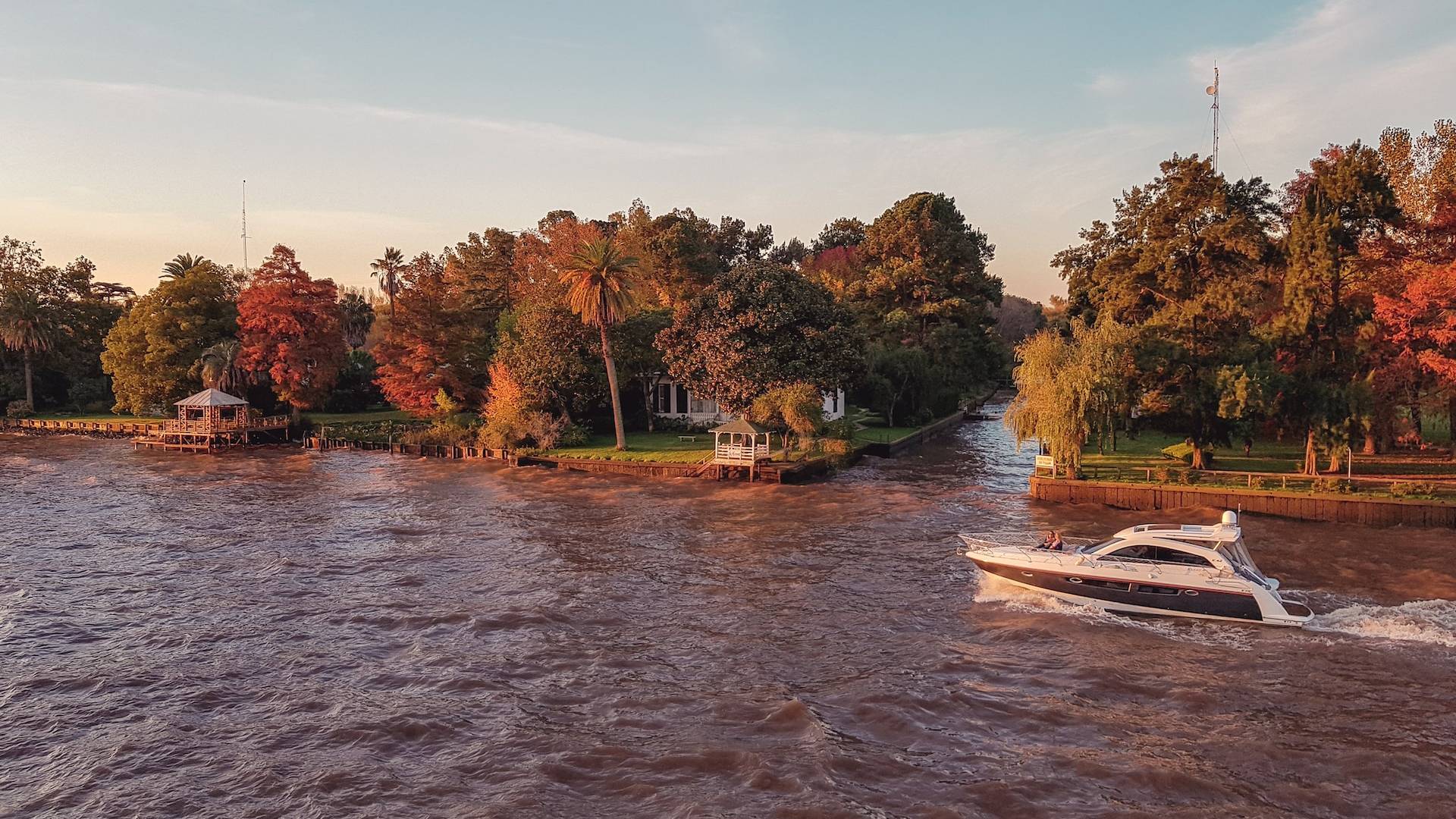 Varen over El Tigre vanuit Buenos Aires