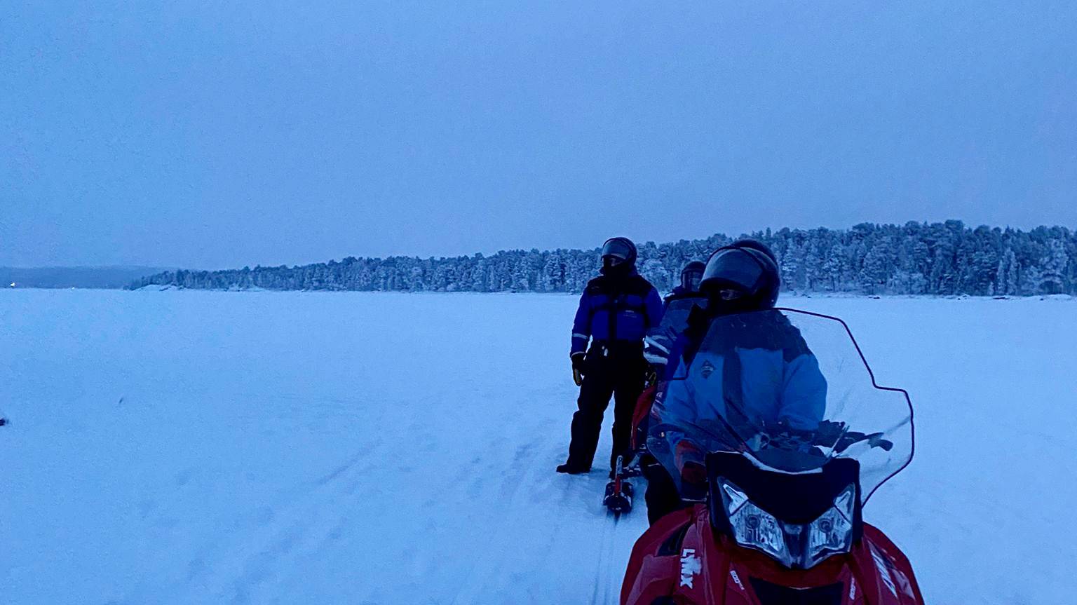 Op de sneeuwscooter