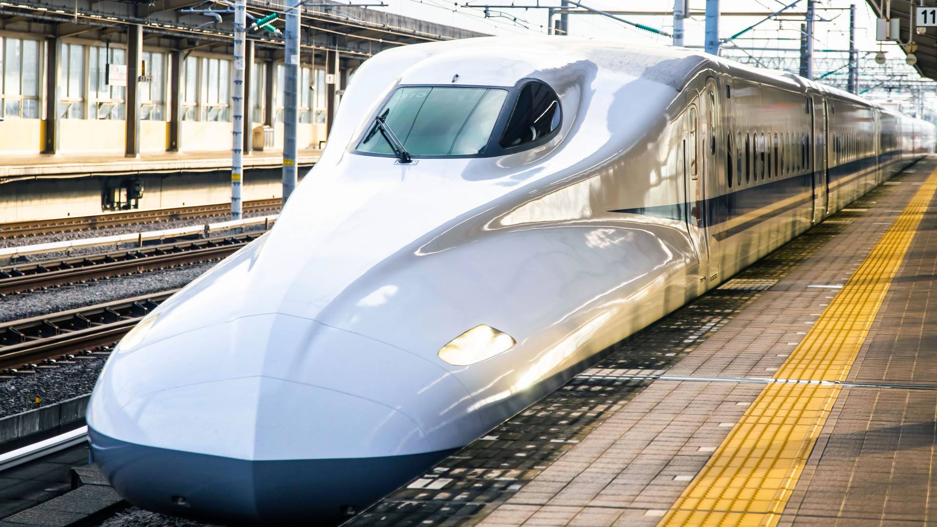 Shinkansen op het station