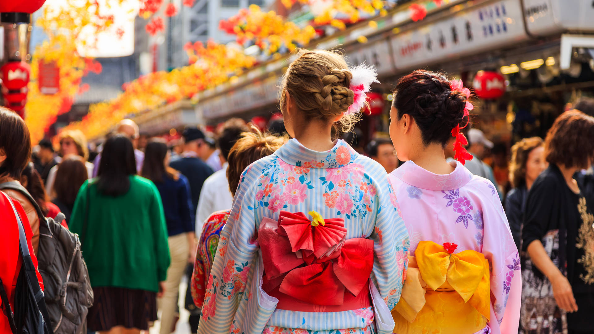Dames in kimono in Tokyo