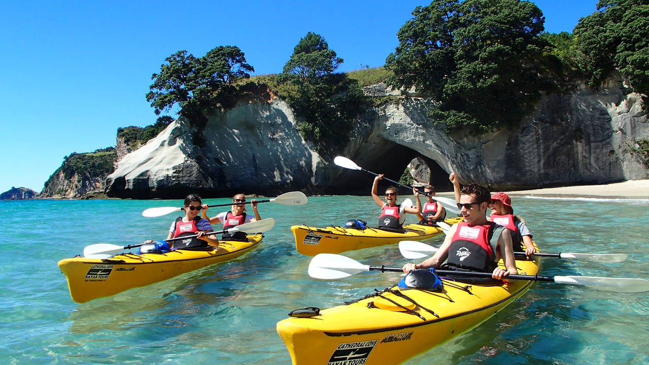 Kajakken bij Cathedral Cove in de Coromandel