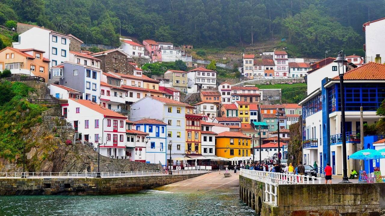 Dorpje aan de kust van Asturias