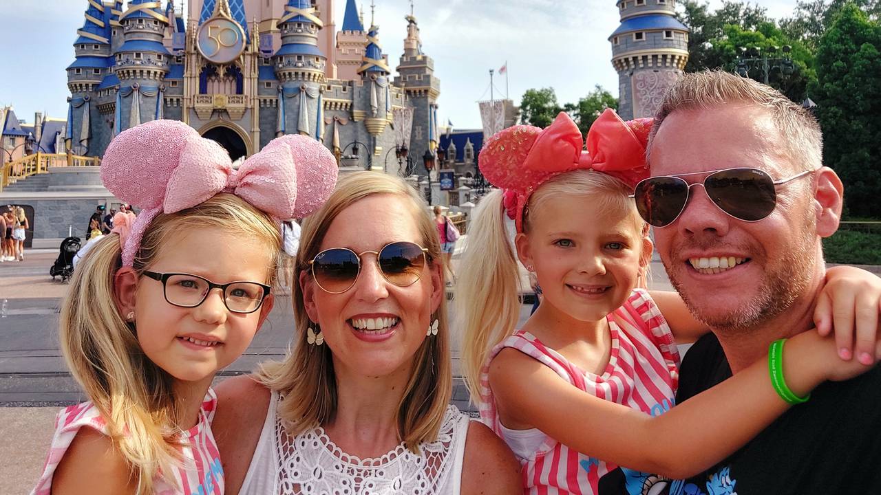 Gezin in pretpark Disney World in Orlando, Florida