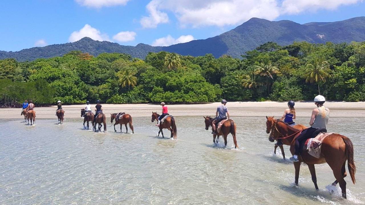 Paardrijden op het strand in Australië