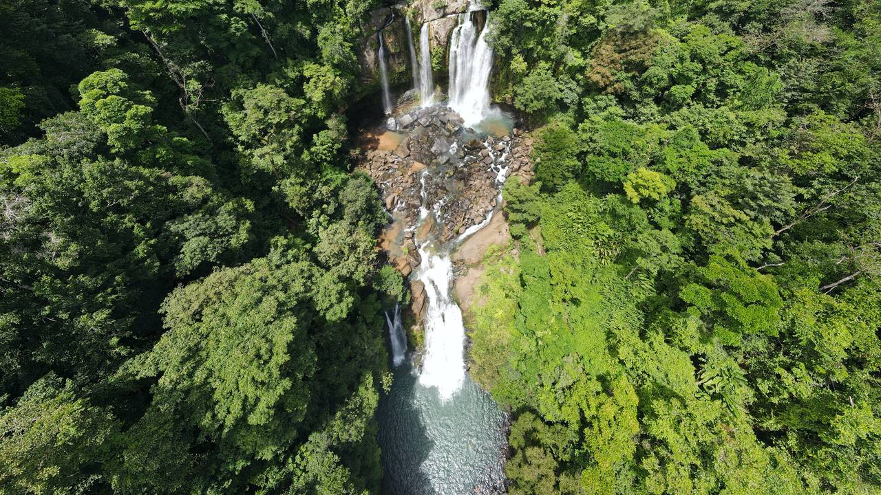 Nauyuca Falls nabij Dominical
