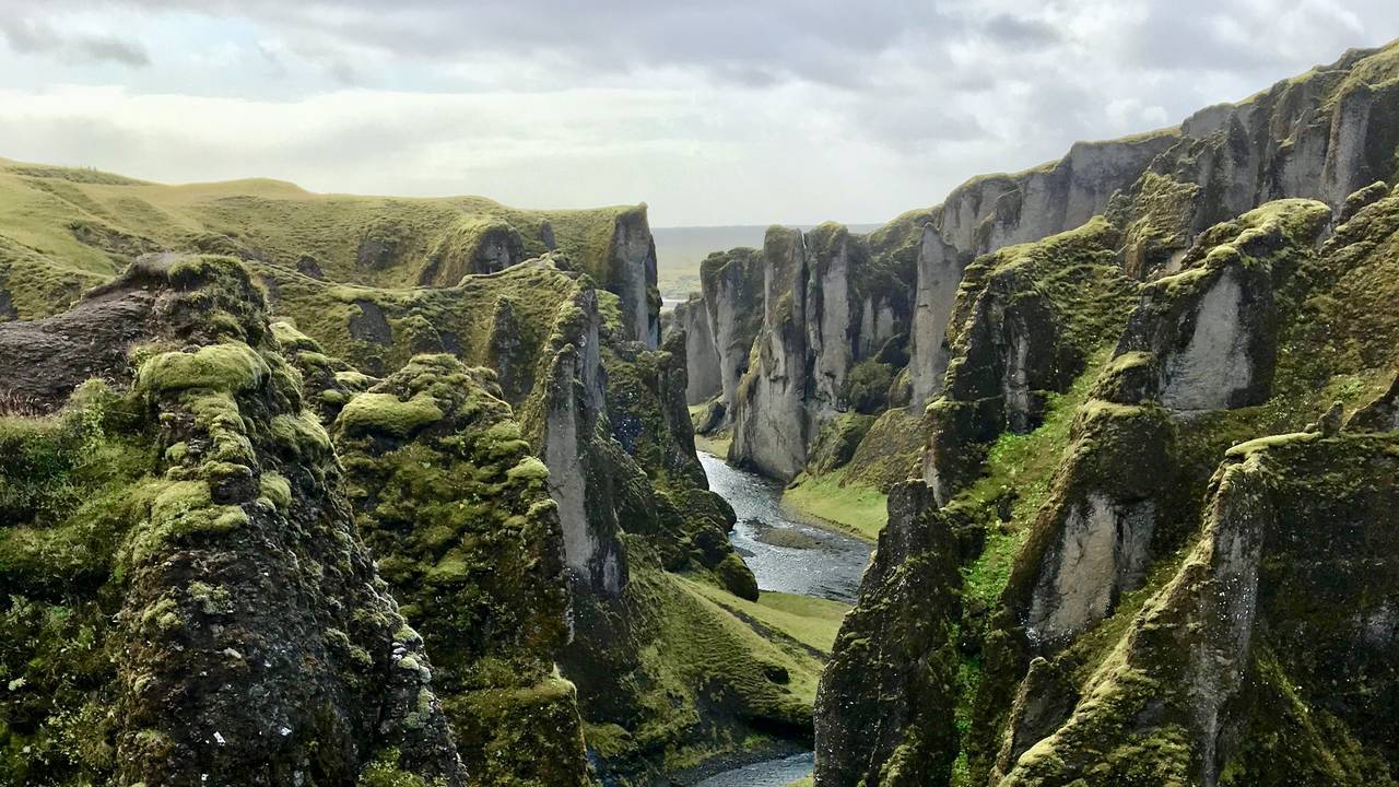 Fjaðrárgljúfur Canyon